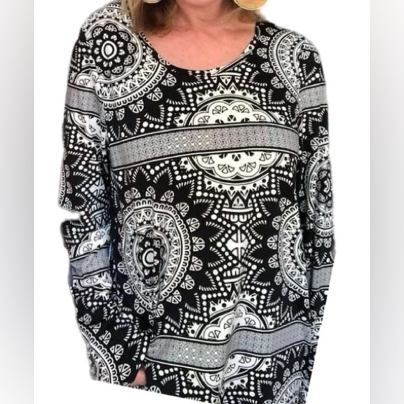 LuLaRoe Tops - NWOT LuLaRoe ‘LYNNAE’ XL Black & White Mandala Top